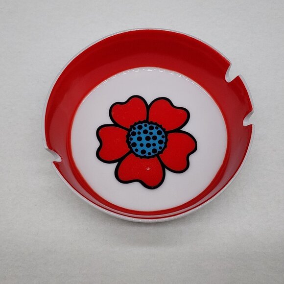 Retro Milk Glass Ashtray Red & White Poppy Floral 4.5" Diameter 1" High - Picture 6 of 9